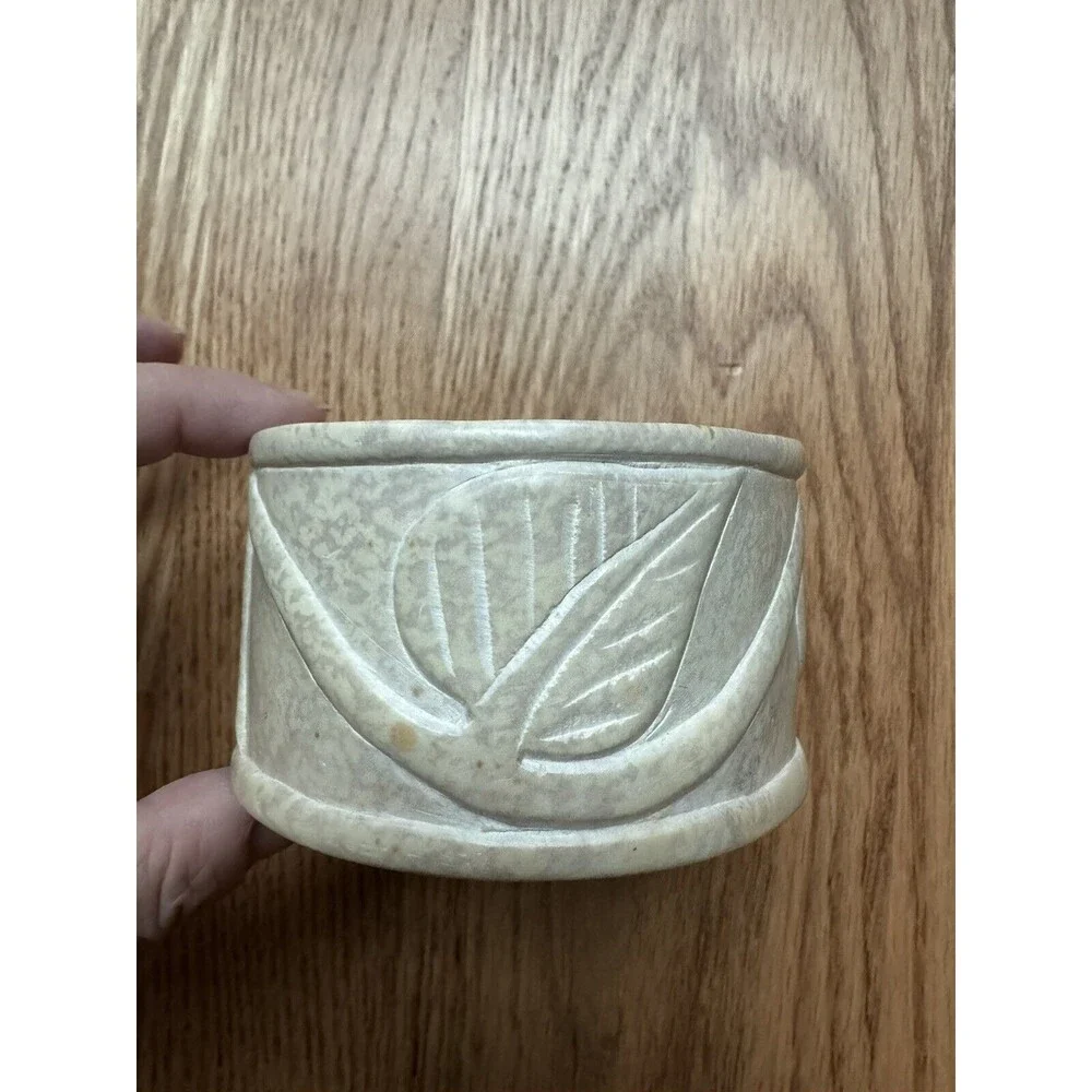 Soapstone Trinket Box With Leaf/Nature‎ Design, Lid, Made in Kenya 2.5” x 3.5”